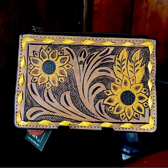 Myra RADIANT SUNFLOWERS HAND-TOOLED
CREDIT CARD HOLDER - Picture 1 of 2